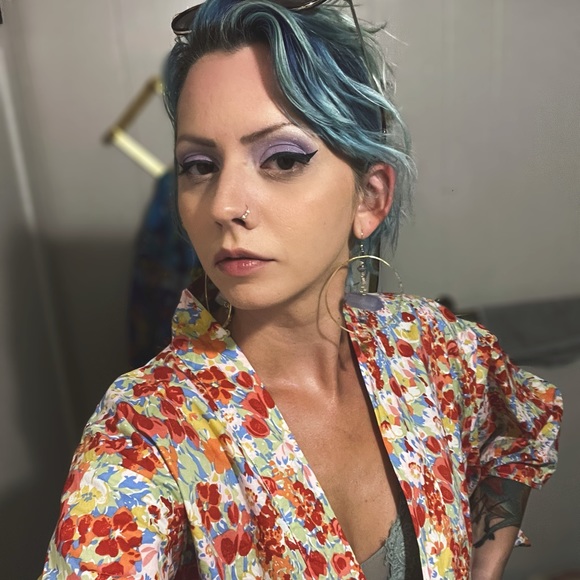 Meet your Posher, Meagan - Picture 2 of 2